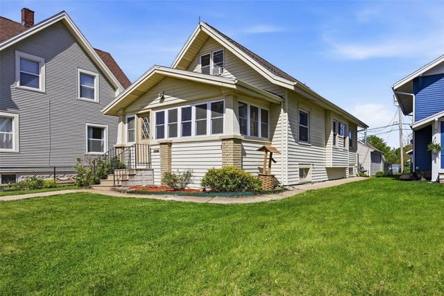 231 Highland Dr NW, Cedar Rapids, IA 52405