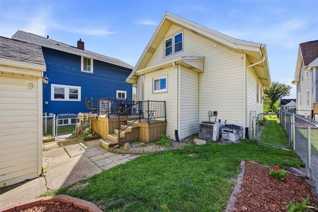 231 Highland Dr NW, Cedar Rapids, IA 52405