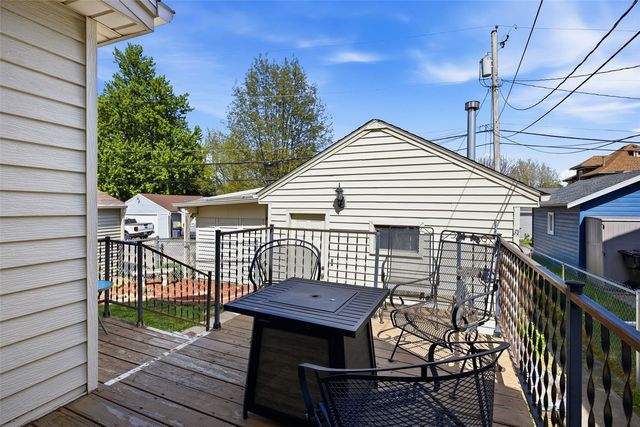 231 Highland Dr NW, Cedar Rapids, IA 52405