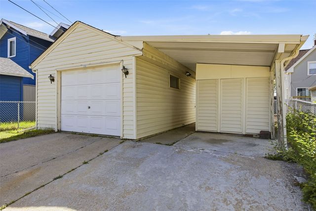 231 Highland Dr NW, Cedar Rapids, IA 52405