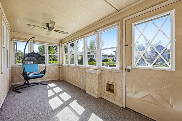 231 Highland Dr NW, Cedar Rapids, IA 52405