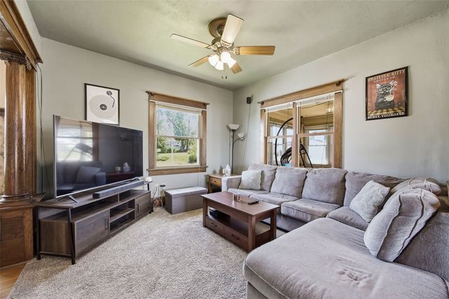 231 Highland Dr NW, Cedar Rapids, IA 52405