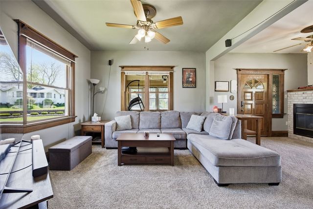 231 Highland Dr NW, Cedar Rapids, IA 52405