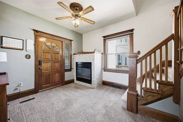 231 Highland Dr NW, Cedar Rapids, IA 52405