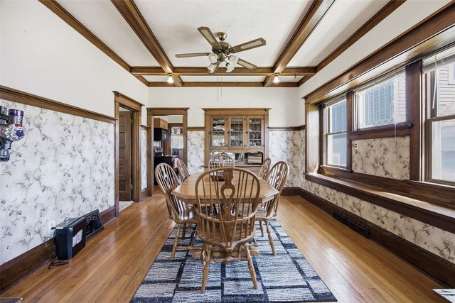 231 Highland Dr NW, Cedar Rapids, IA 52405