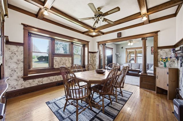 231 Highland Dr NW, Cedar Rapids, IA 52405
