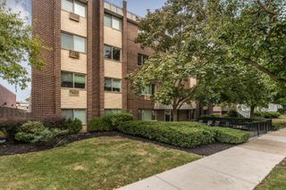 1136 Greenleaf Avenue 303, Wilmette, IL 60091