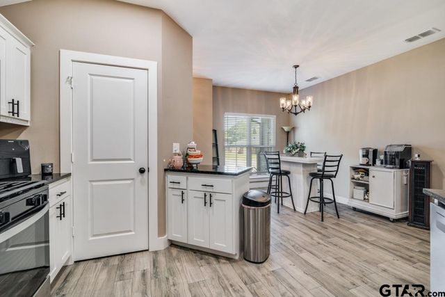 17409 Crossing Circle, Lindale, TX 75771