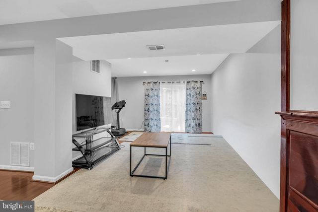 43553 DEMPSEY LN, Chantilly, VA 20152