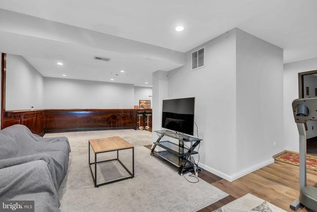 43553 DEMPSEY LN, Chantilly, VA 20152