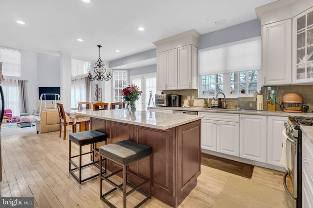 43553 DEMPSEY LN, Chantilly, VA 20152