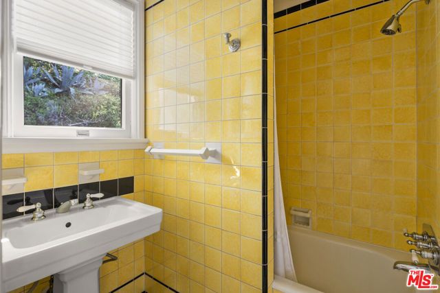 35 Haldeman Road, Santa Monica, CA 90402