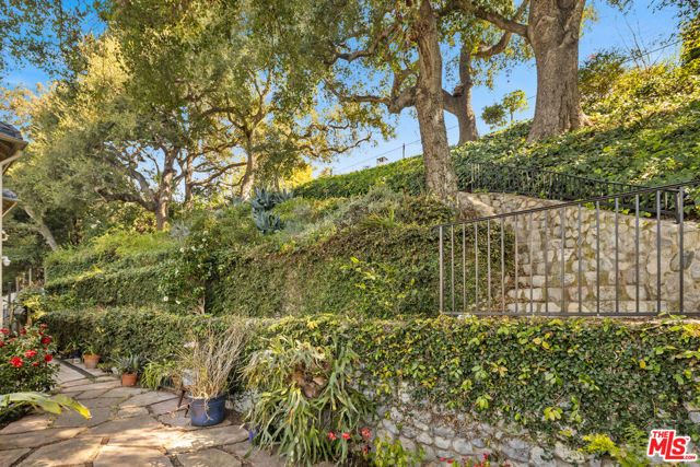 35 Haldeman Road, Santa Monica, CA 90402