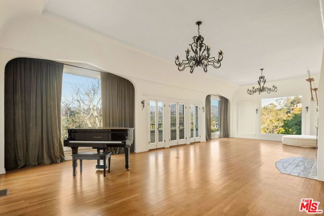 35 Haldeman Road, Santa Monica, CA 90402