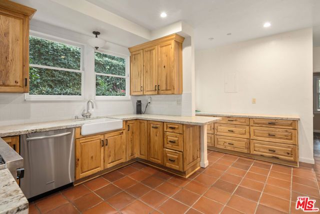 35 Haldeman Road, Santa Monica, CA 90402