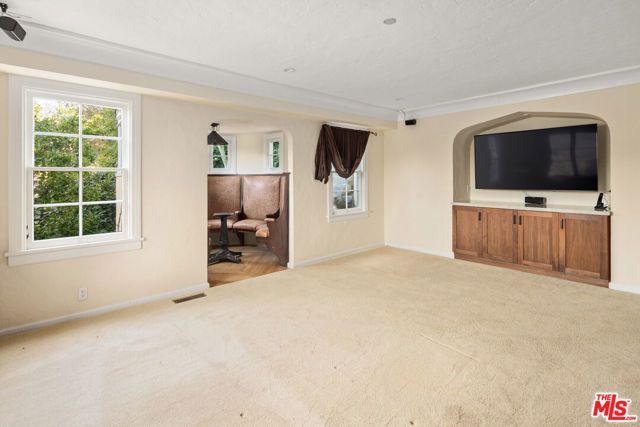 35 Haldeman Road, Santa Monica, CA 90402