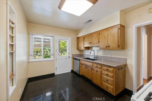 1613 N Pepper, Burbank, CA 91505