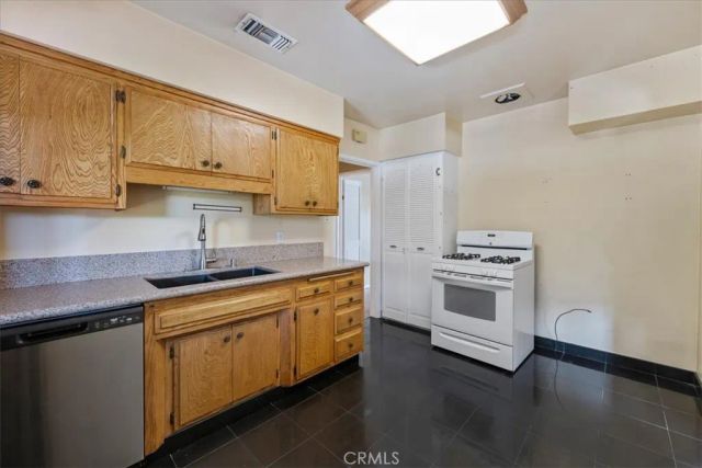 1613 N Pepper, Burbank, CA 91505