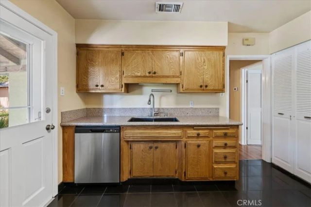 1613 N Pepper, Burbank, CA 91505