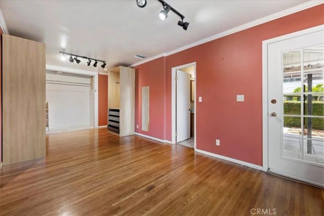 1613 N Pepper, Burbank, CA 91505