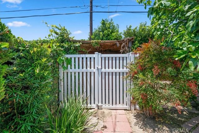 1613 N Pepper, Burbank, CA 91505