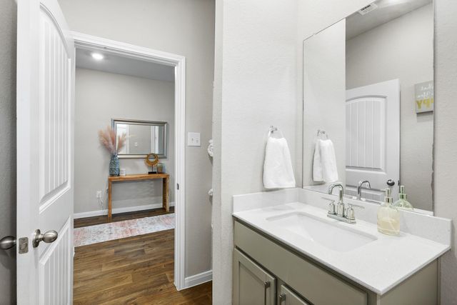 199 Frostweed DR, Kyle, TX 78640