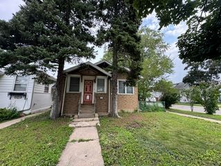 5500 W WARWICK Avenue, Chicago, IL 60641