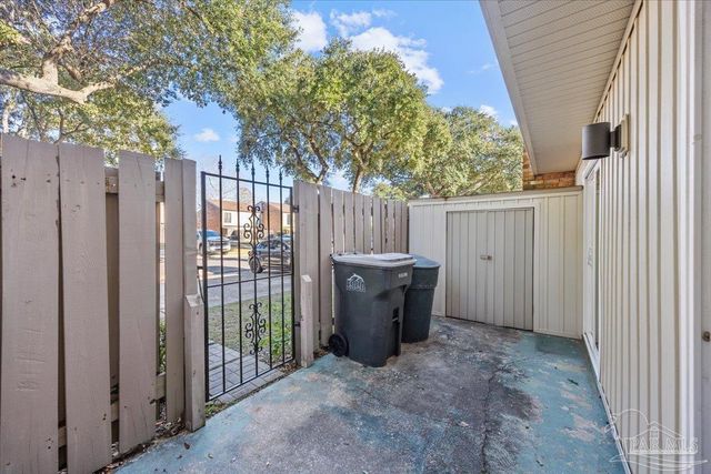 4717 Huron Dr, Pensacola, FL 32507