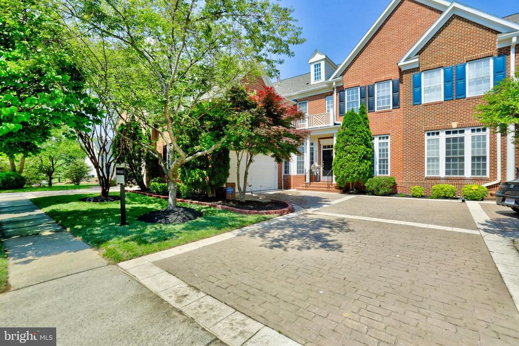 43642 HARTSHIRE TER, Leesburg, VA 20176