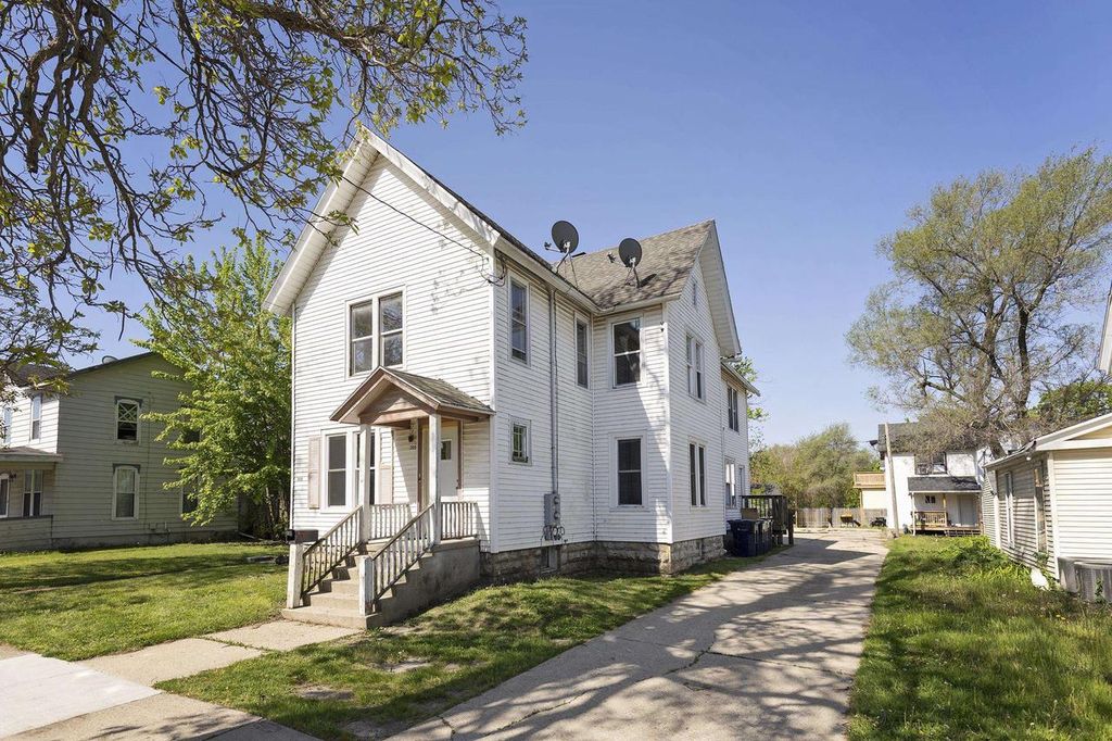 306-308 Center Avenue, Janesville, WI 53548