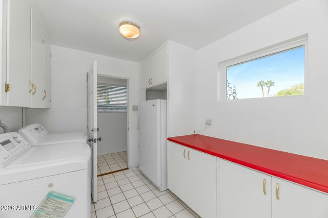 2039 W WINDSOR Avenue, Phoenix, AZ 85009