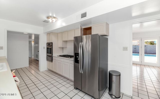 2039 W WINDSOR Avenue, Phoenix, AZ 85009