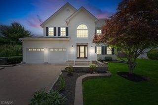 17 Rolling Hills Dr, Franklin Twp., NJ 08873