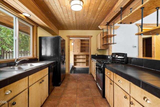 606 NE 9th Street, Bend, OR 97701