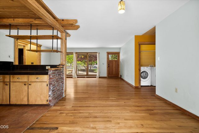 606 NE 9th Street, Bend, OR 97701
