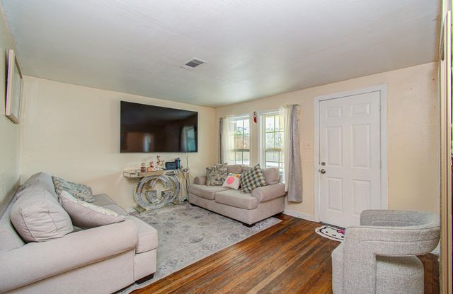 981 S Victory Drive, Houston, TX 77088