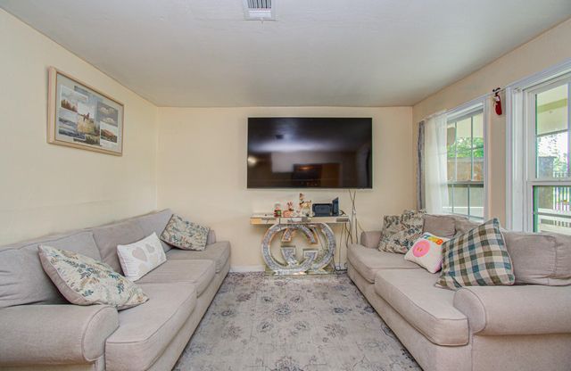 981 S Victory Drive, Houston, TX 77088