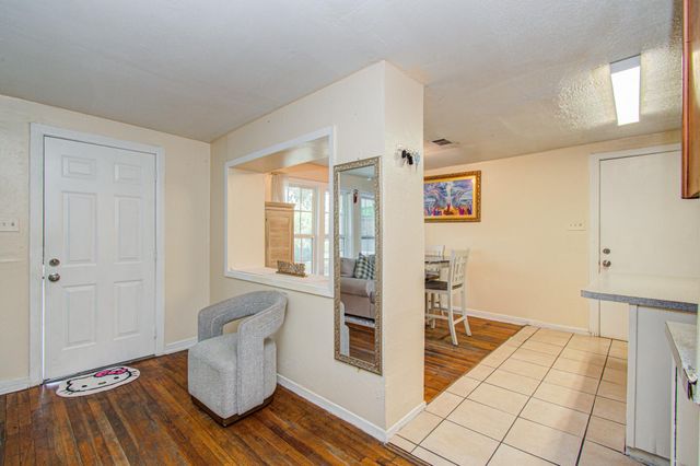 981 S Victory Drive, Houston, TX 77088
