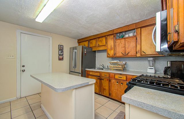 981 S Victory Drive, Houston, TX 77088