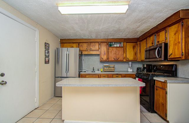 981 S Victory Drive, Houston, TX 77088