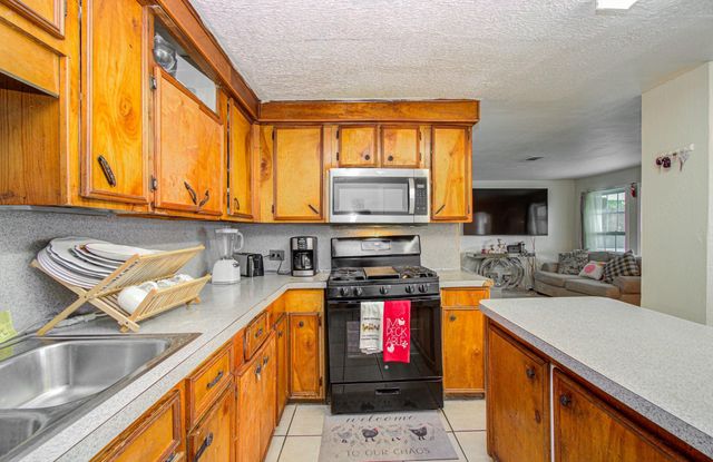 981 S Victory Drive, Houston, TX 77088