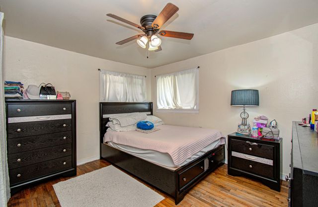 981 S Victory Drive, Houston, TX 77088