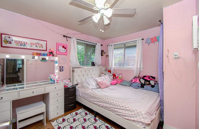 981 S Victory Drive, Houston, TX 77088