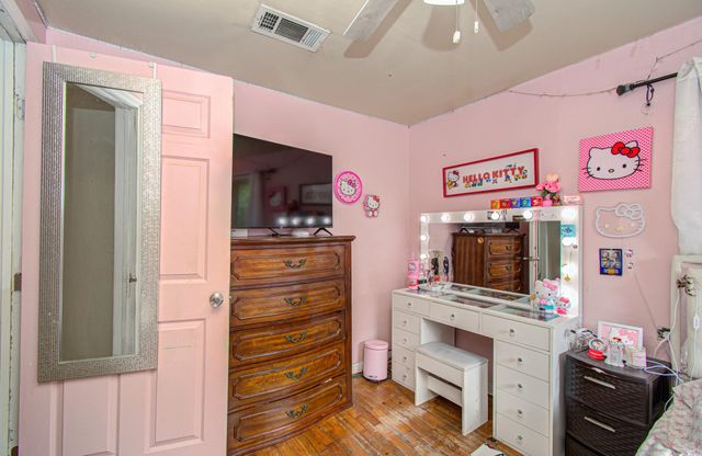 981 S Victory Drive, Houston, TX 77088