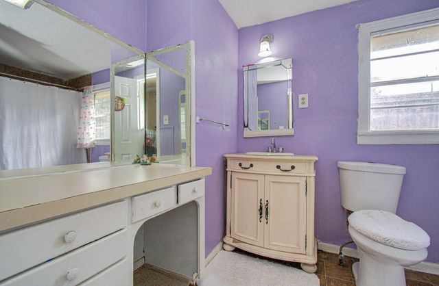 981 S Victory Drive, Houston, TX 77088