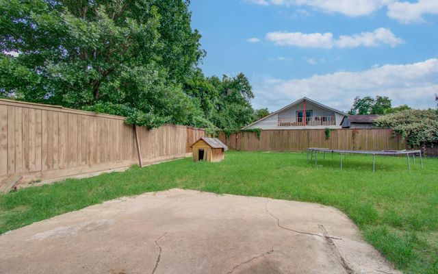 981 S Victory Drive, Houston, TX 77088