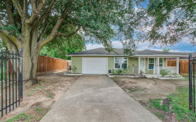 981 S Victory Drive, Houston, TX 77088