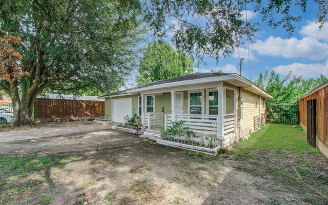 981 S Victory Drive, Houston, TX 77088