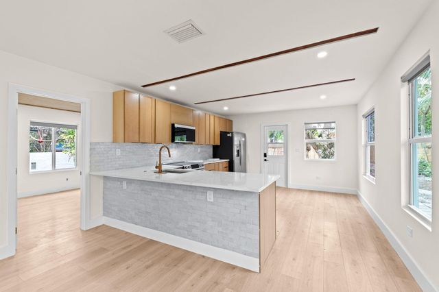 818 Briggs Street, West Palm Beach, FL 33405