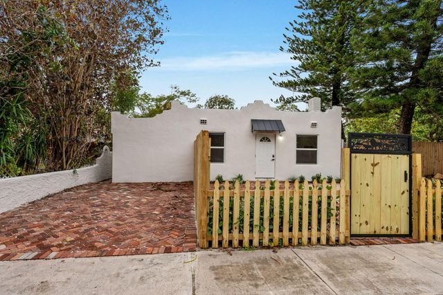 818 Briggs Street, West Palm Beach, FL 33405